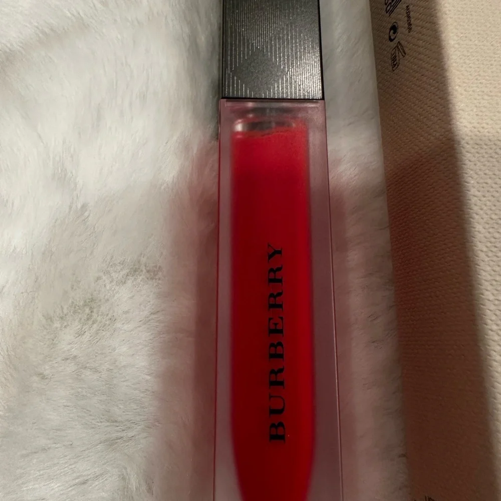 Burberry Liquid Lip Velvet - Vivid Red